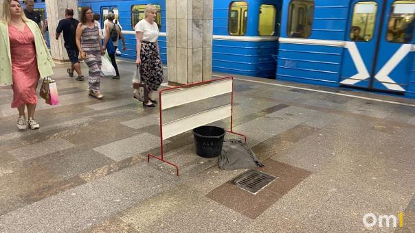 Станцию метро заливает дождевой водой в Новосибирске. ФОТО