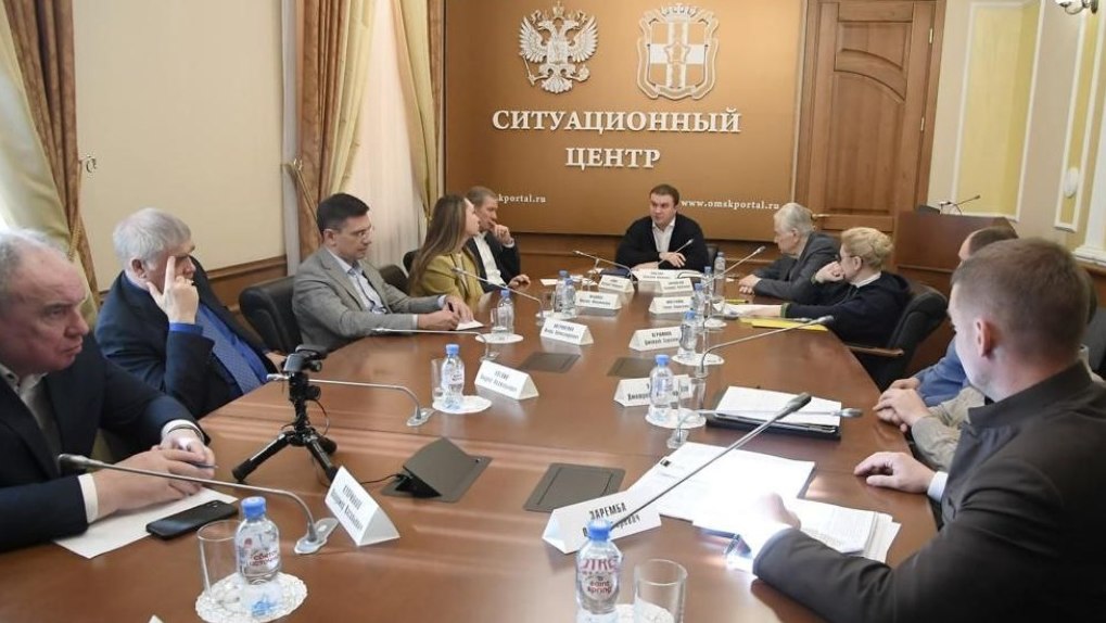 Виталий Хоценко предложил сенаторам и депутатам Госдумы от Омской области устраивать встречи каждый месяц
