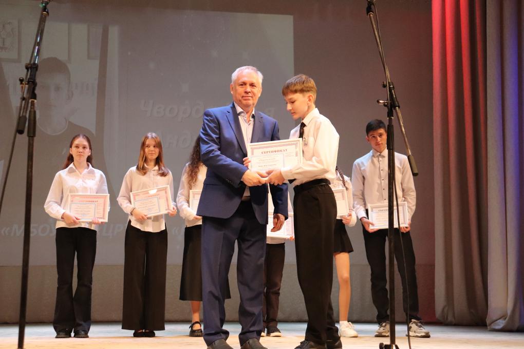 В Омском районе чествовали талантливых школьников