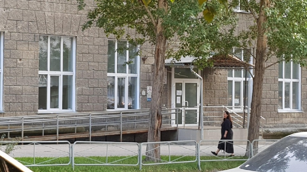 Более 20 млн рублей потратили на ремонт поликлиники в центре Новосибирска