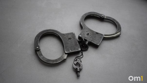 Наркотики на дому: омич за незаконный бизнес получил 10 лет колонии
