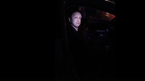 Омич справил нужду в салоне машины из-за того, что таксист отказался его везти