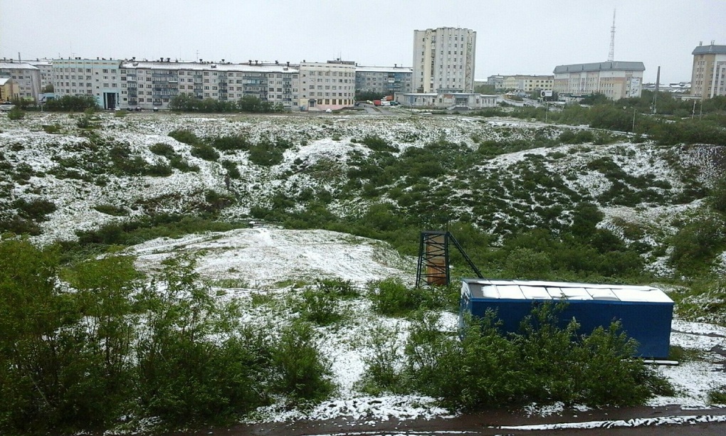 Какая завтра погода в воркуте. Воркута лето. Климат Воркута лето. Воркута снег в июле. Воркута Весна.