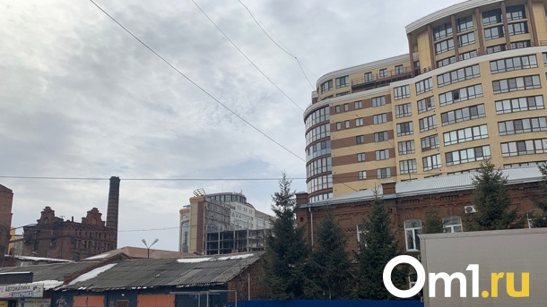 Жильцы элитной многоэтажки отказались переезжать в муниципальные квартиры на окраине Омска