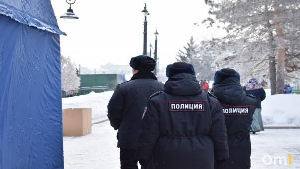В Новосибирской области голый мужчина домогался 13-летней школьницы