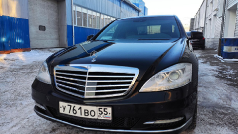 Омичам предлагают купить губернаторский Mercedes-Benz за хорошую сумму. ФОТО