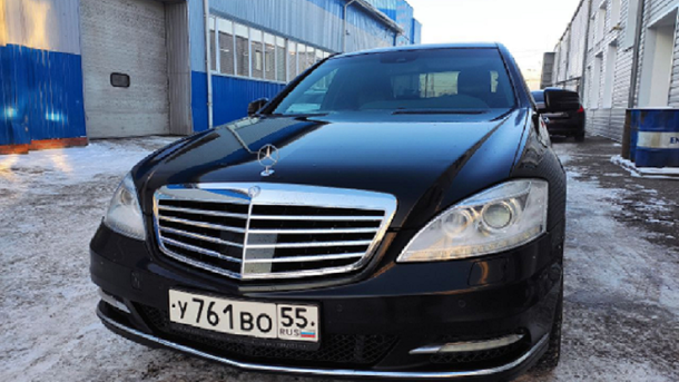 Омичам предлагают купить губернаторский Mercedes-Benz за хорошую сумму. ФОТО