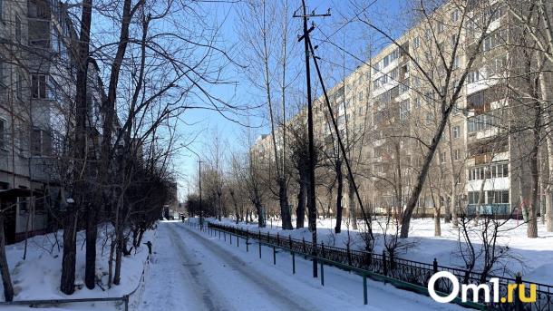 Омичи, недовольные снегом во дворах, могут на него пожаловаться