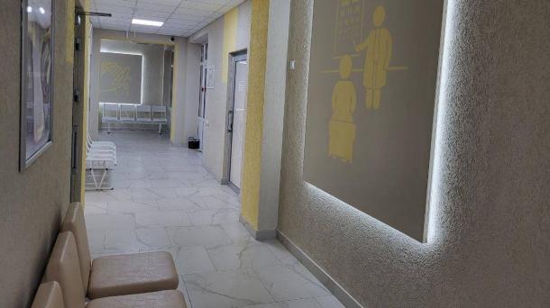 В Омске капитально отремонтировали крупную поликлинику в Ленинском округе