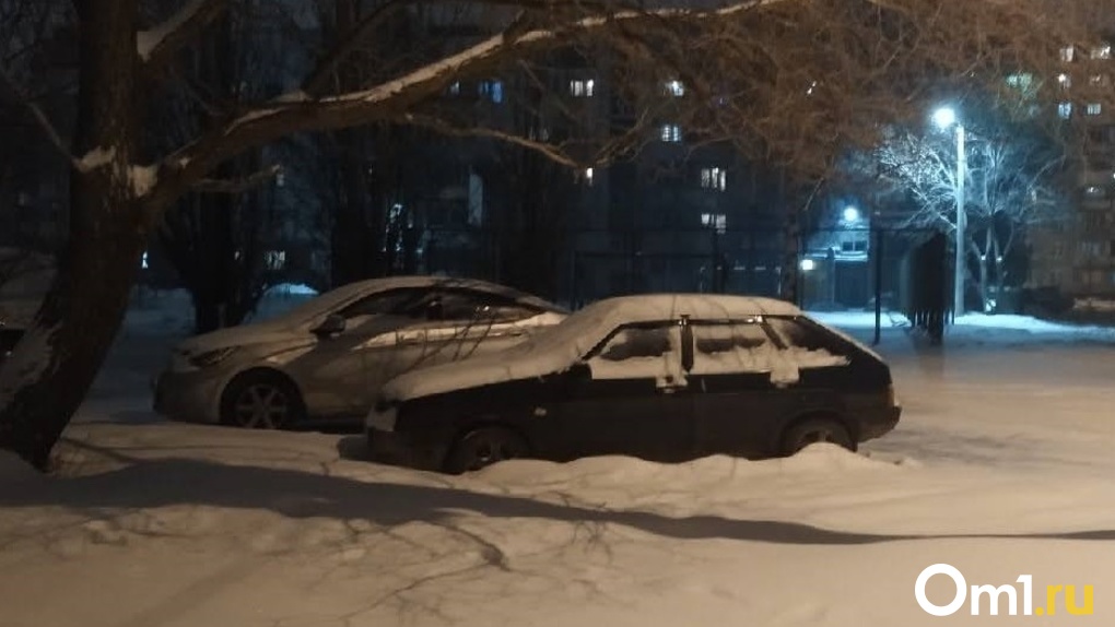 Грозят штрафом: новосибирских водителей лишили парковочных мест из-за установленного шлагбаума