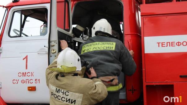 В Омской области в частном доме сгорели потолок и веранда