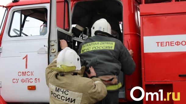 В Омской области в частном доме сгорели потолок и веранда