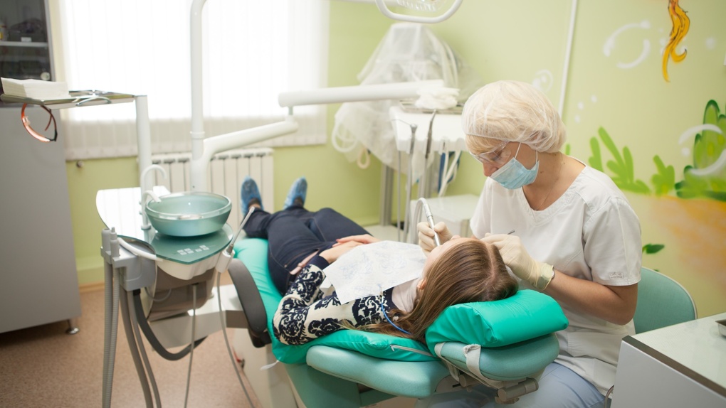 Постеры в стоматологию. Красивые зубы мужские. Вылечить зубы омск. Постеры в стоматологию. Вылечить зубы омск.