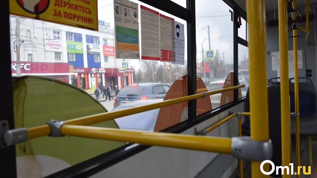 В Омске для школьников и студентов поменяли правила проезда в общественном транспорте