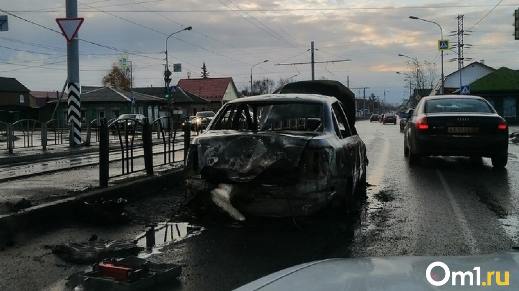 Происшествия омск последние новости. Возгорание автомобилей Омск 07.11.2022. Аварийный Омск сегодня. Авария Лузино Омск 28.12.2020.