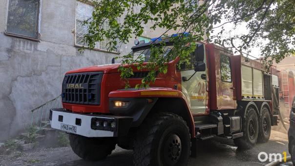 В селе Лузино Омского района загорелся производственный цех