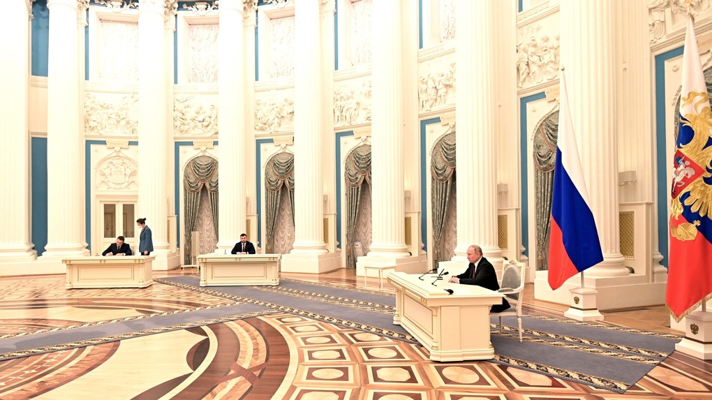 Путин поручил Минобороны обеспечить поддержание мира в ДНР и ЛНР