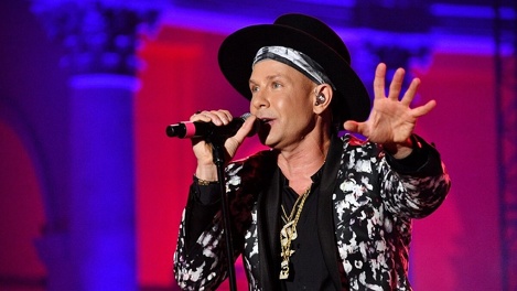 Стала известна сумма гонорара новосибирского певца Мити Фомина за выступление на марафоне «Zа Россию»