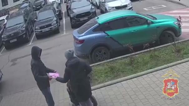 19-летние мошенники из Новосибирской области обманули женщину на 1,5 миллиона