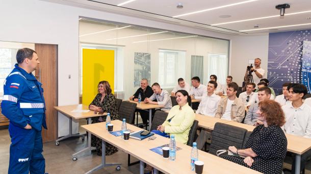 Выпускники кафедры «Газпром нефти» приступают к работе на ОНПЗ