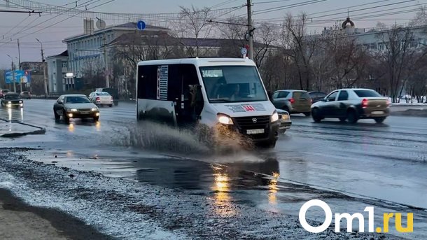 В Омске водители маршруток требуют 35 рублей за оплату проезда наличными