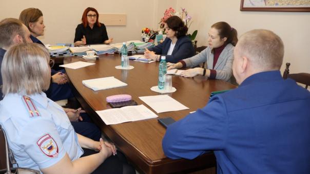 «Всё отрегулируется к пятнице»: детский омбудсмен Новосибирска обсудила школьную забастовку с чиновниками