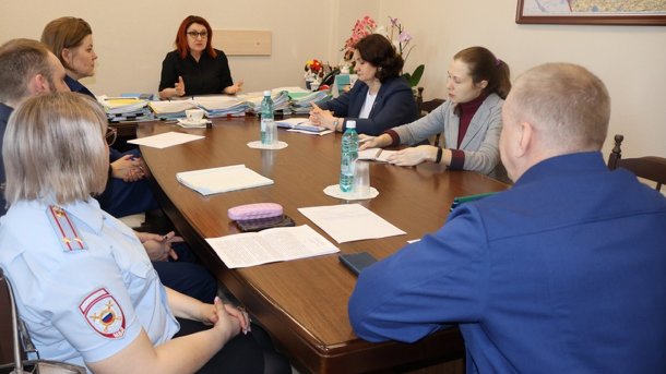«Всё отрегулируется к пятнице»: детский омбудсмен Новосибирска обсудила школьную забастовку с чиновниками