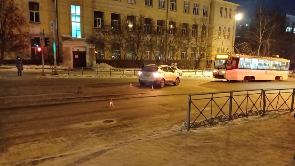 В центре Новосибирска 9-летний ребёнок пострадал под колёсами внедорожника