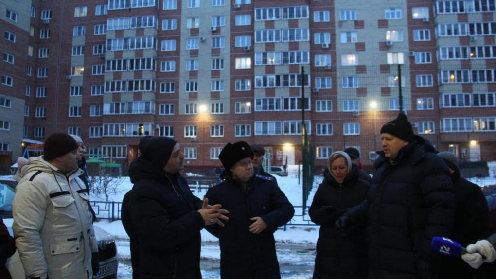 Мэр Омска Сергей Шелест встретился с жителями проблемного дома на Пригородной