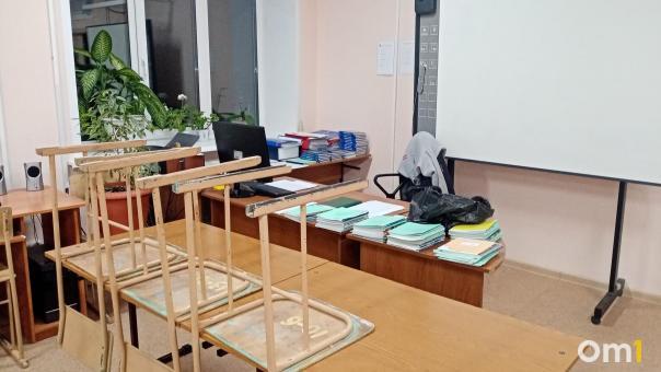В Омске закроют школу из-за трещины в стене