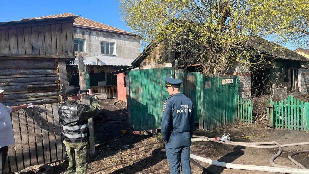 Два омских подростка погибли при ночном пожаре в Называевске