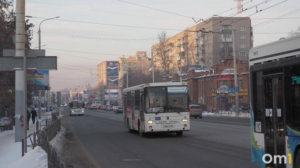 Омские пенсионерки напали на кондуктора в автобусе
