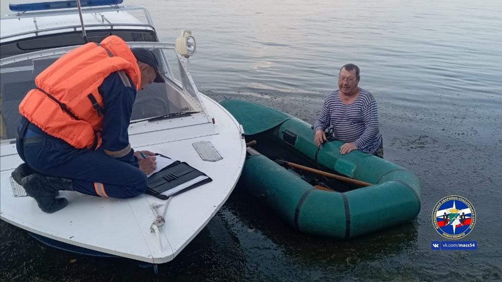 Спящего в лодке рыбака спасли в Новосибирске. ВИДЕО