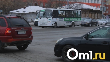 В Казахстане отказались продавать омичам машины