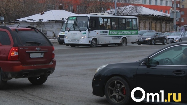 В Казахстане отказались продавать омичам машины