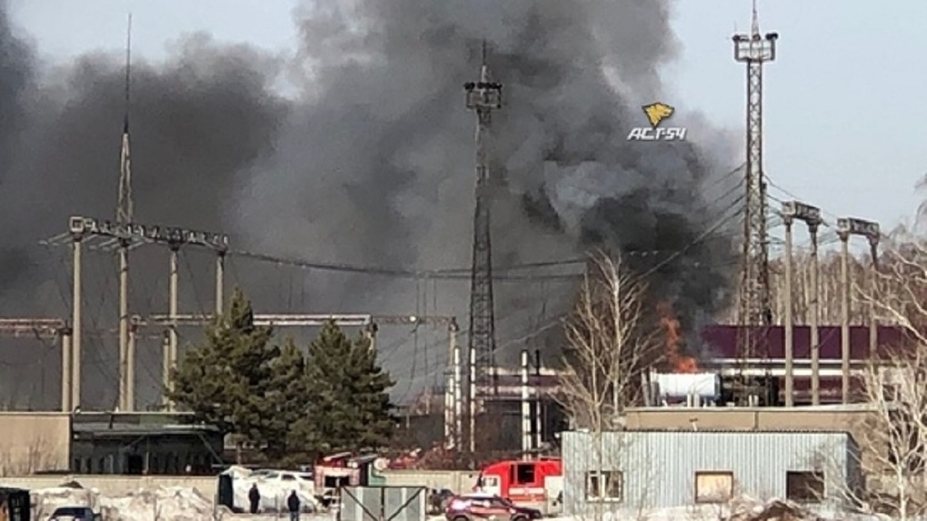 Более 50 домов остались без света из-за пожара на подстанции в Новосибирске