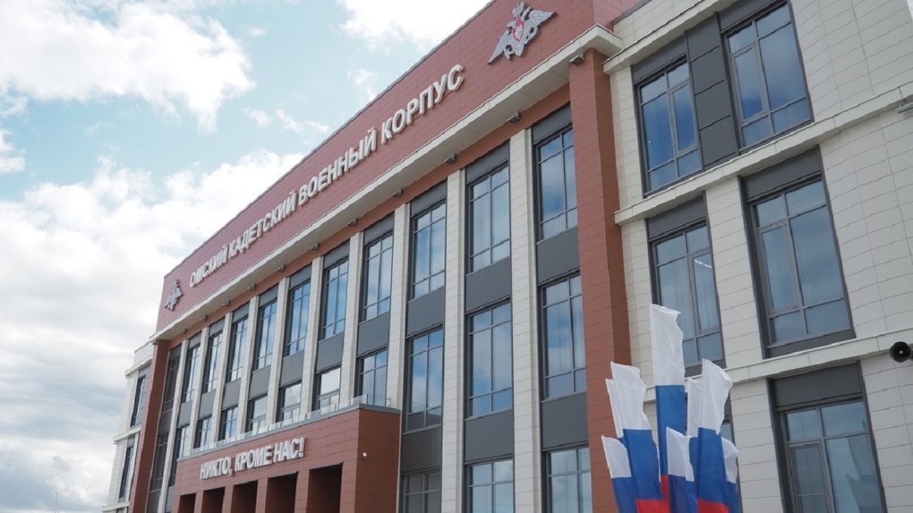 С омского кадетского корпуса потребовали миллион рублей за падение воспитателя с лестницы