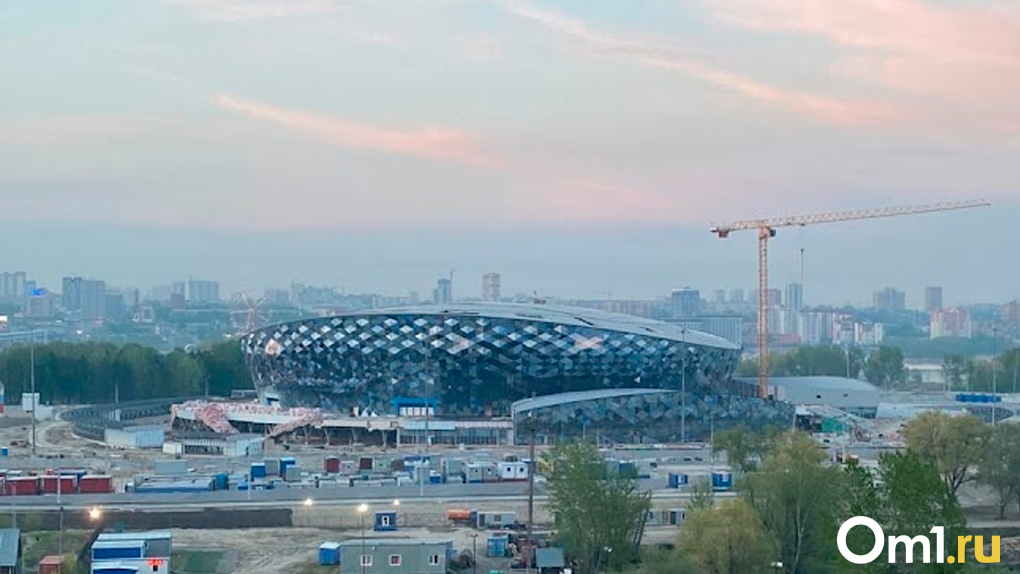 Строительство новосибирской ледовой арены проконтролировал замминистра спорта РФ Кадыров
