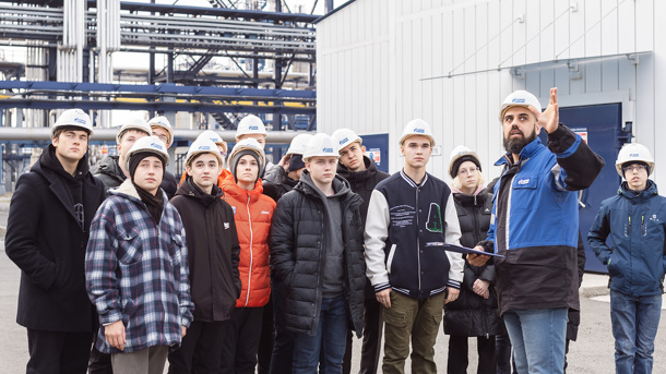 Омский НПЗ запустил занятия на «Школьном факультете» для одаренной молодежи