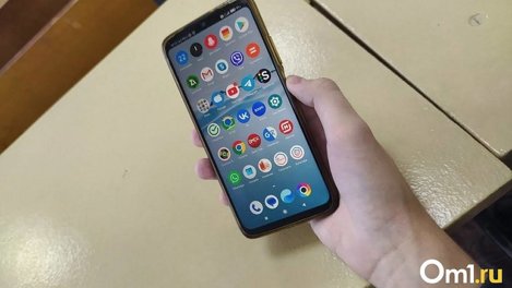 Незнакомец по телефону обманул молодого омича на 100 тысяч рублей