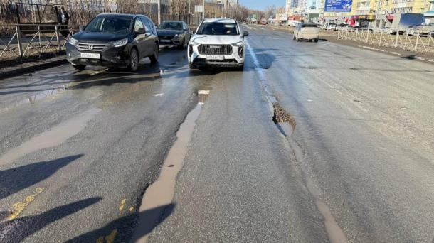 Знаменитой яме на улице Котовского в Новосибирске исполнилось девять лет