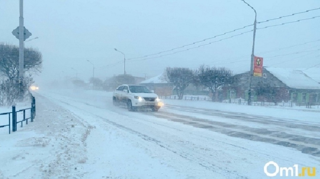 Из-за снегопада Омск сковали 9-балльные пробки ещё до часа пик