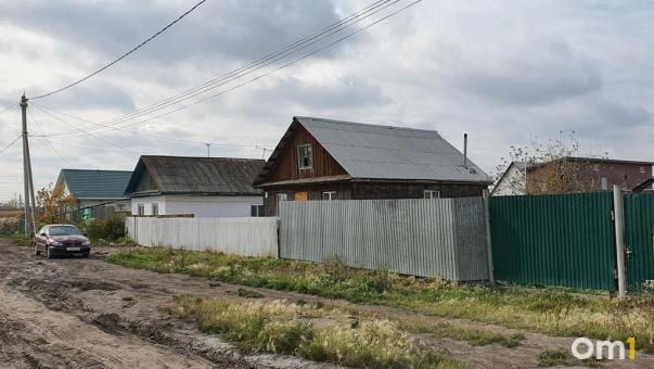 После пожара в частном доме обнаружили тела двух омичек
