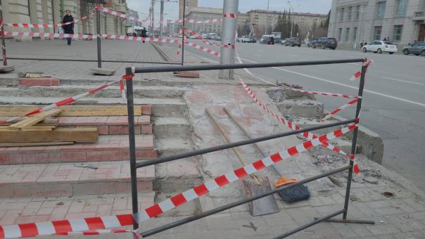 Новосибирская прокуратура внесла властям представление из-за пандуса, упирающегося в столб
