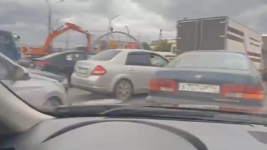 В Новосибирске зафиксировали 20-километровую автомобильную пробку