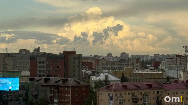 Первая степень опасности: в Омской области объявили режим «чёрного неба»
