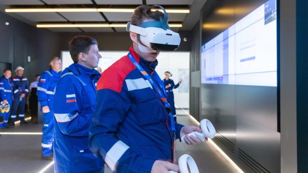 Современный учебный центр для нефтепереработчиков с VR-тренажёрами открылся в Омской области