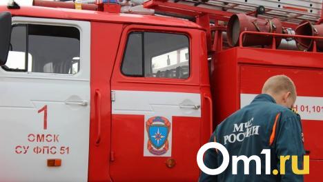 Решил отомстить: москвич поджёг чужой грузовик около омского отеля из-за выселения