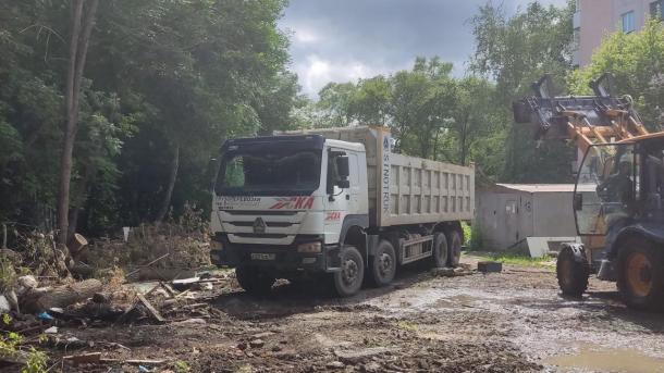 В Новосибирске сносят незаконные гаражи ради новой парковки