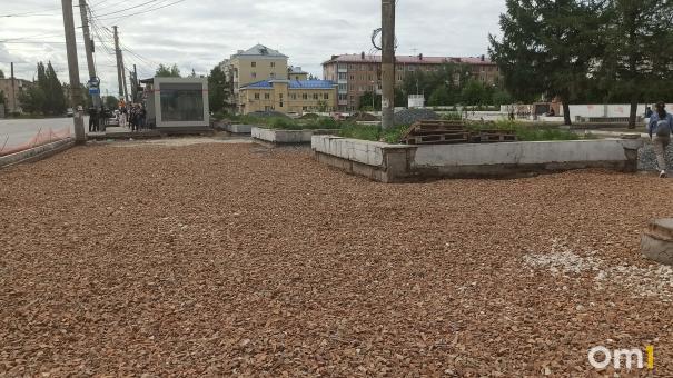 «Пришлось вызывать скорую»: омичи жалуются на опасное благоустройство площади Лицкевича